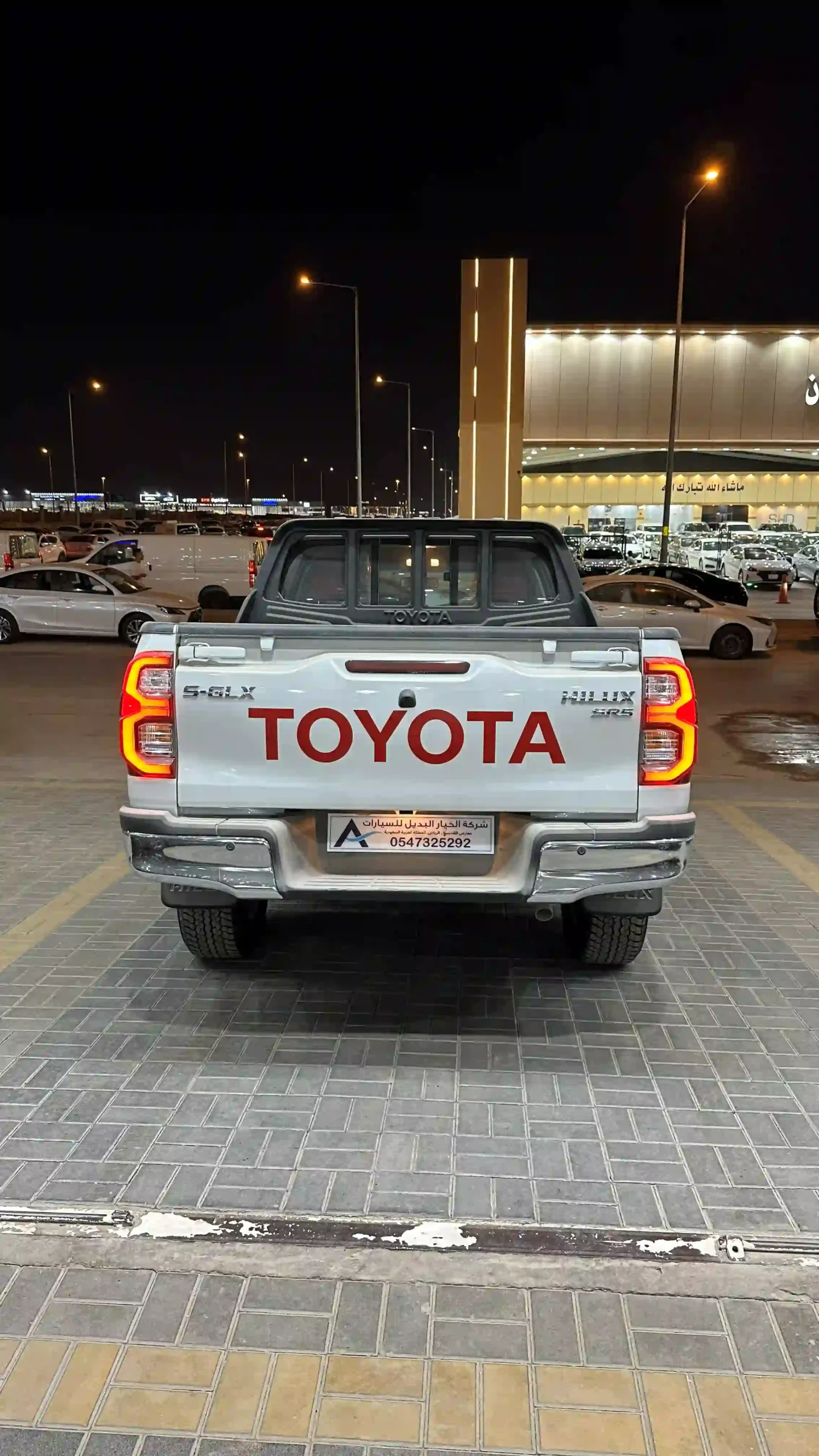 تويوتا هايلكس بنزين أوتوماتيك 2025