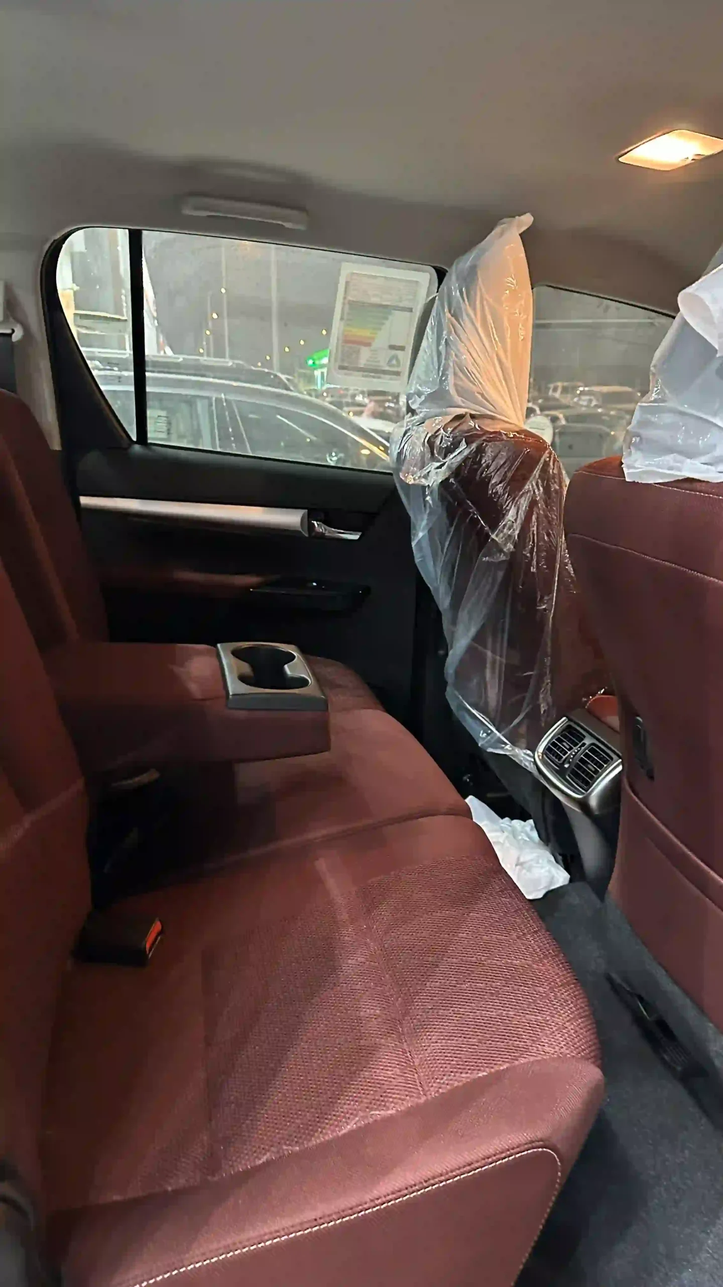 صورة داخلية لتويوتا هايلكس بنزين أوتوماتيك 2025