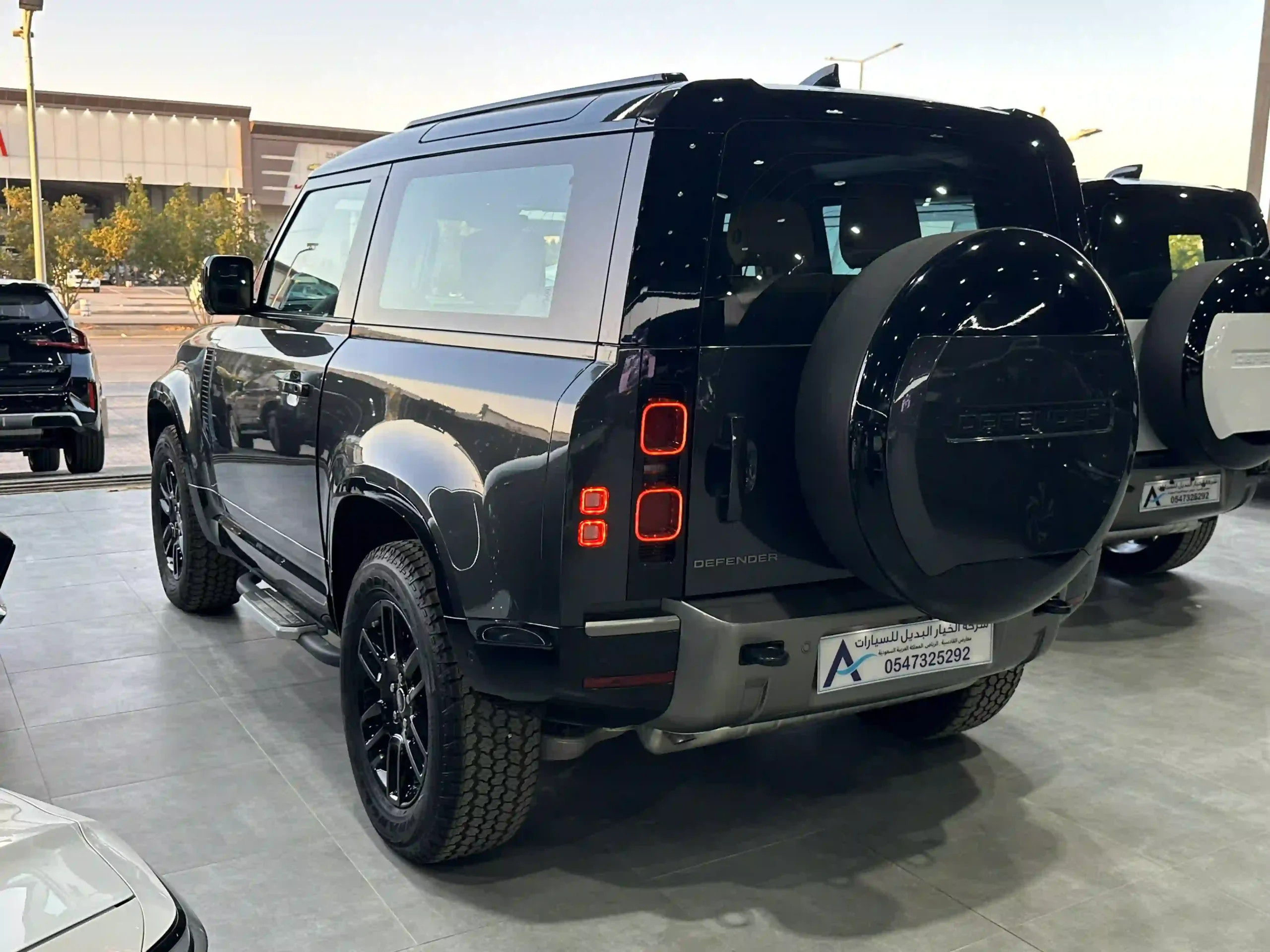 لاند روفر ديفندر 90 S 2025