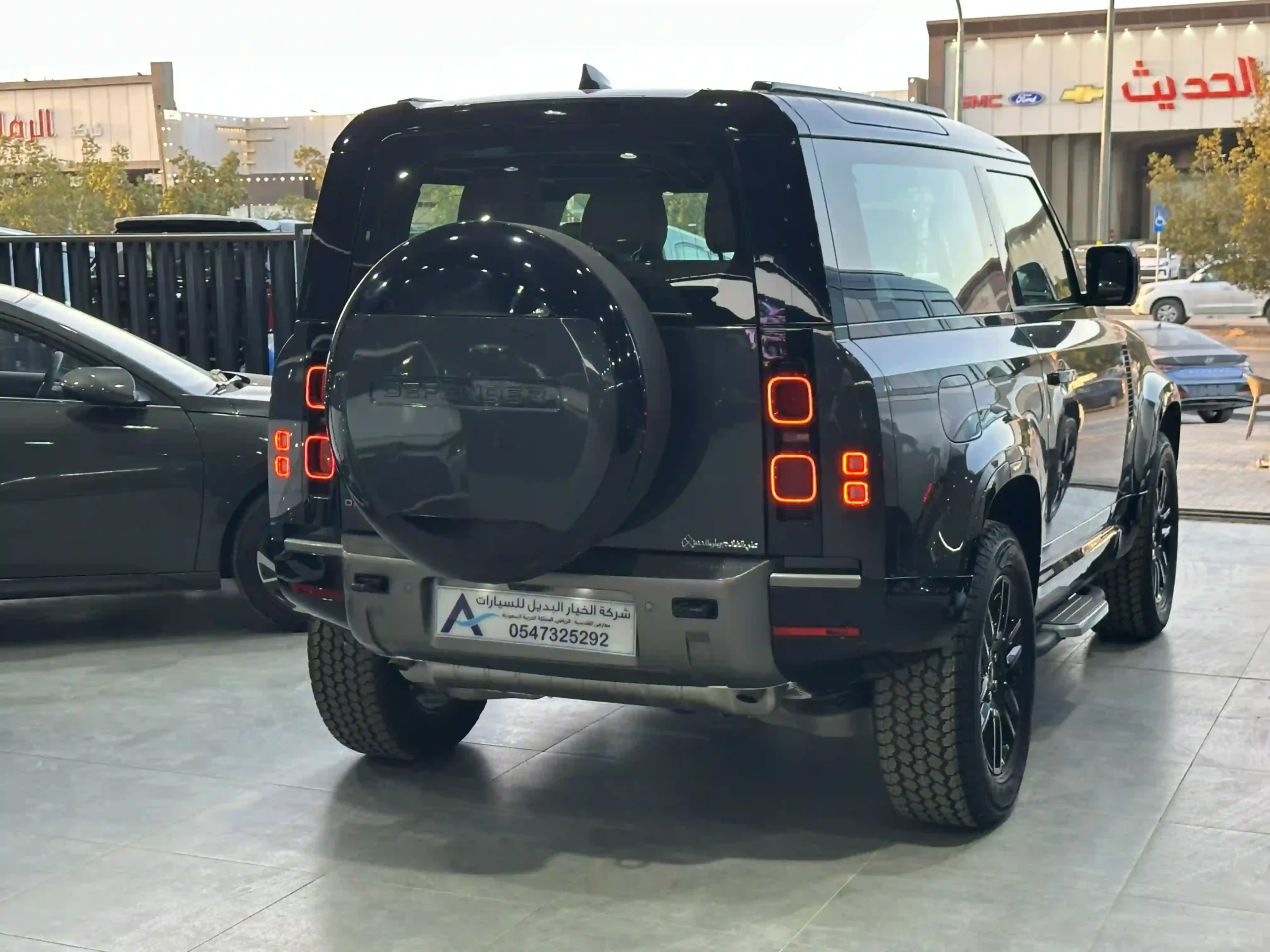 لاند روفر ديفندر 90 S 2025