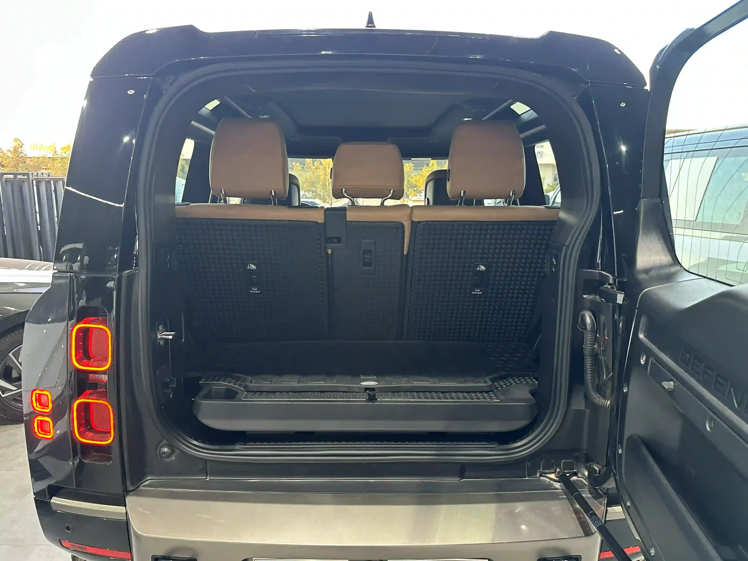 لاند روفر ديفندر 90 S 2025