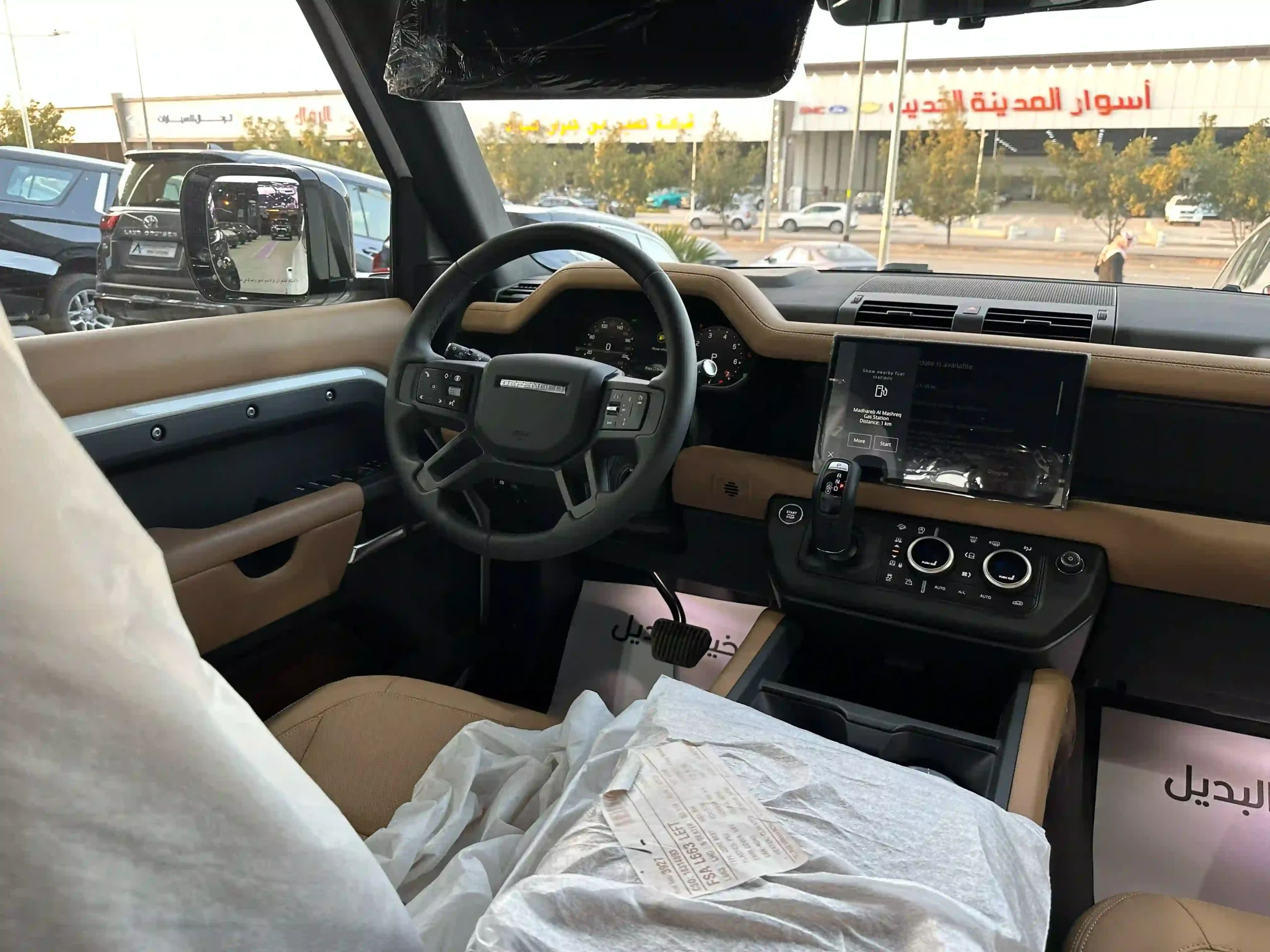 لاند روڤر ديفندر 110 HSE 2025 بفرش جلد فاخر