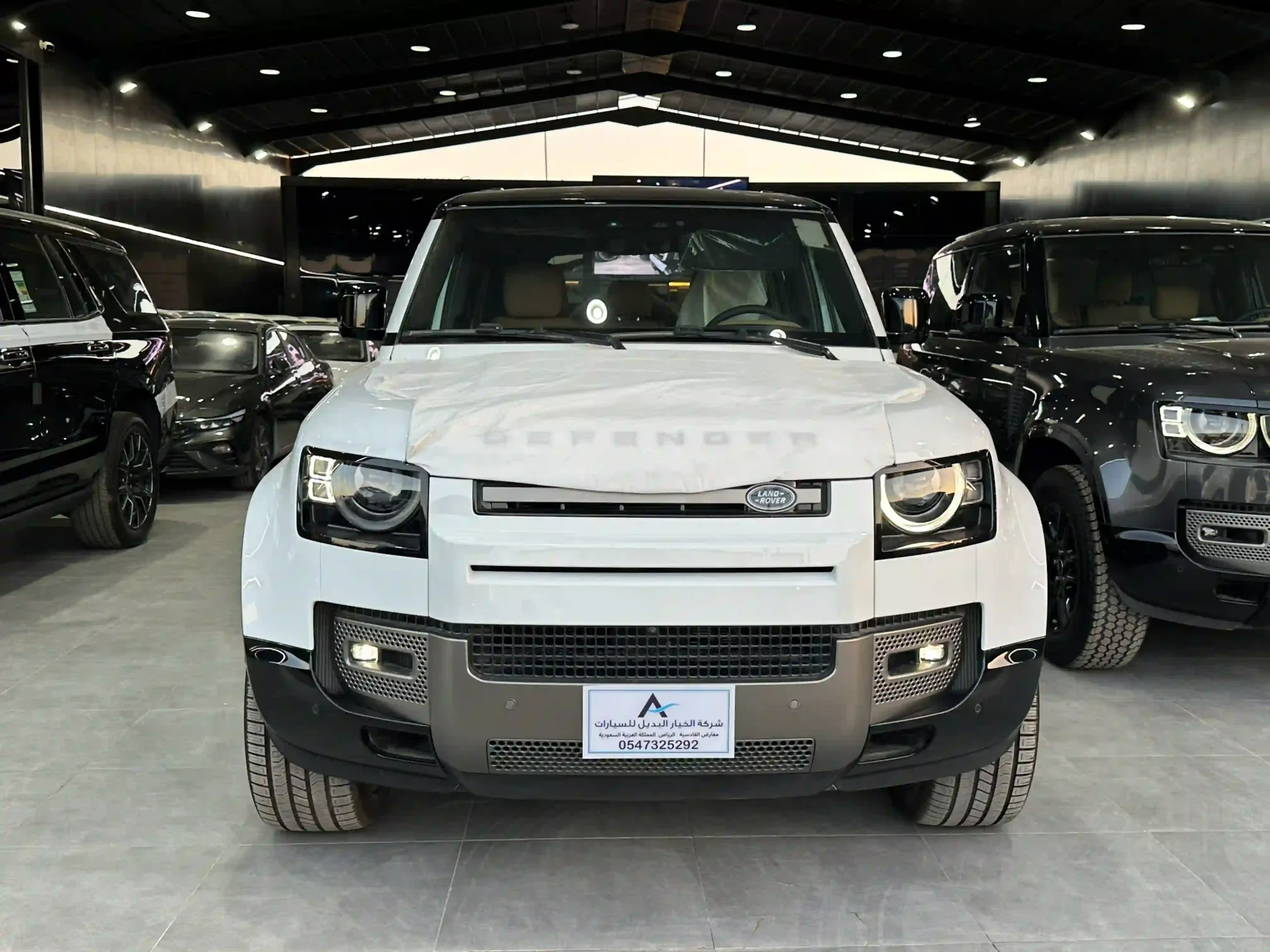 لاند روڤر ديفندر 110 X-Dynamic HSE 2 باب 2025